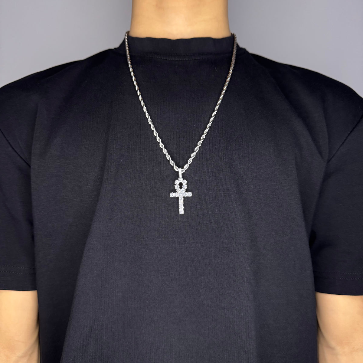 CROSS PENDANT CHAIN - SILVER