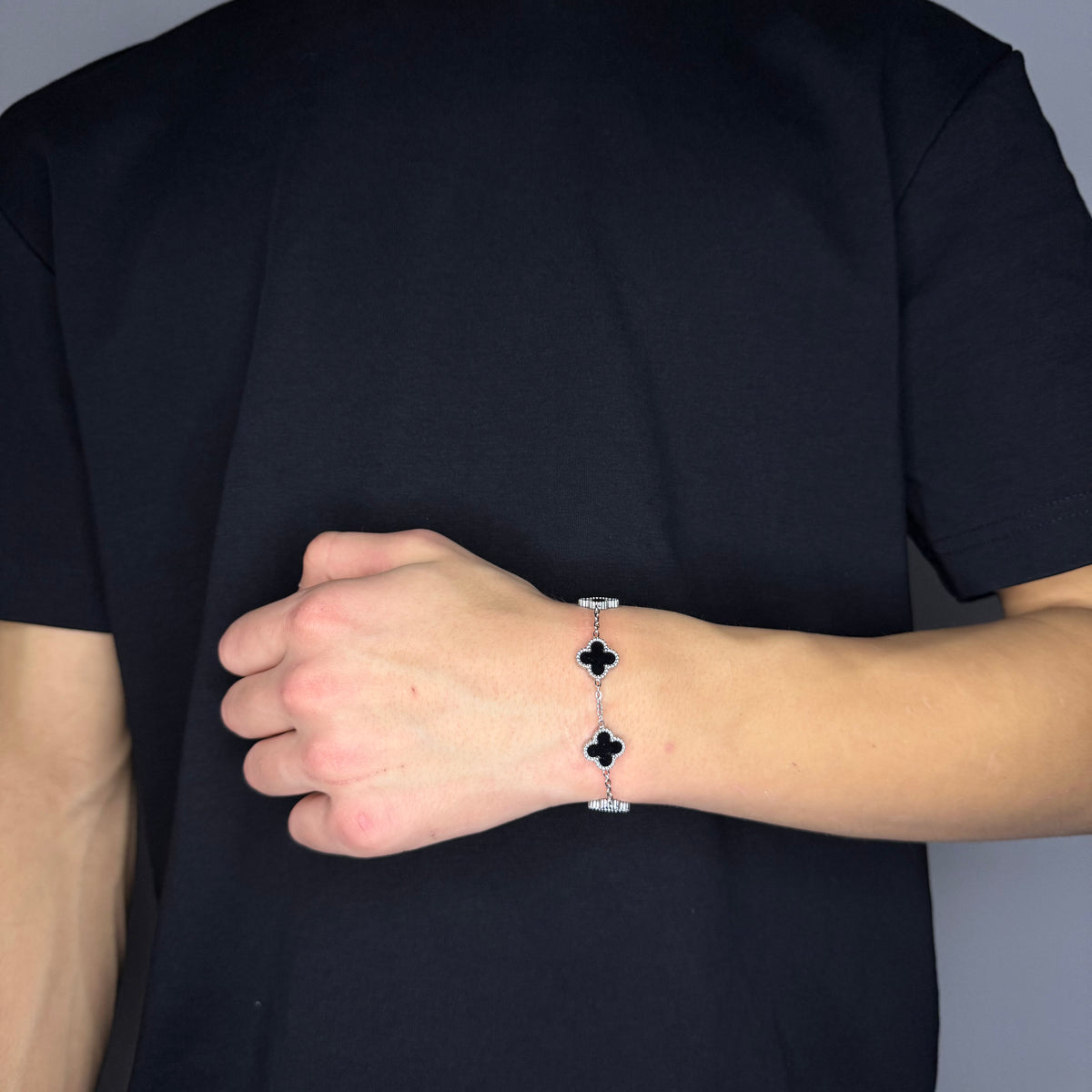 KLAVER ARMBAND. - ZILVER ZWART