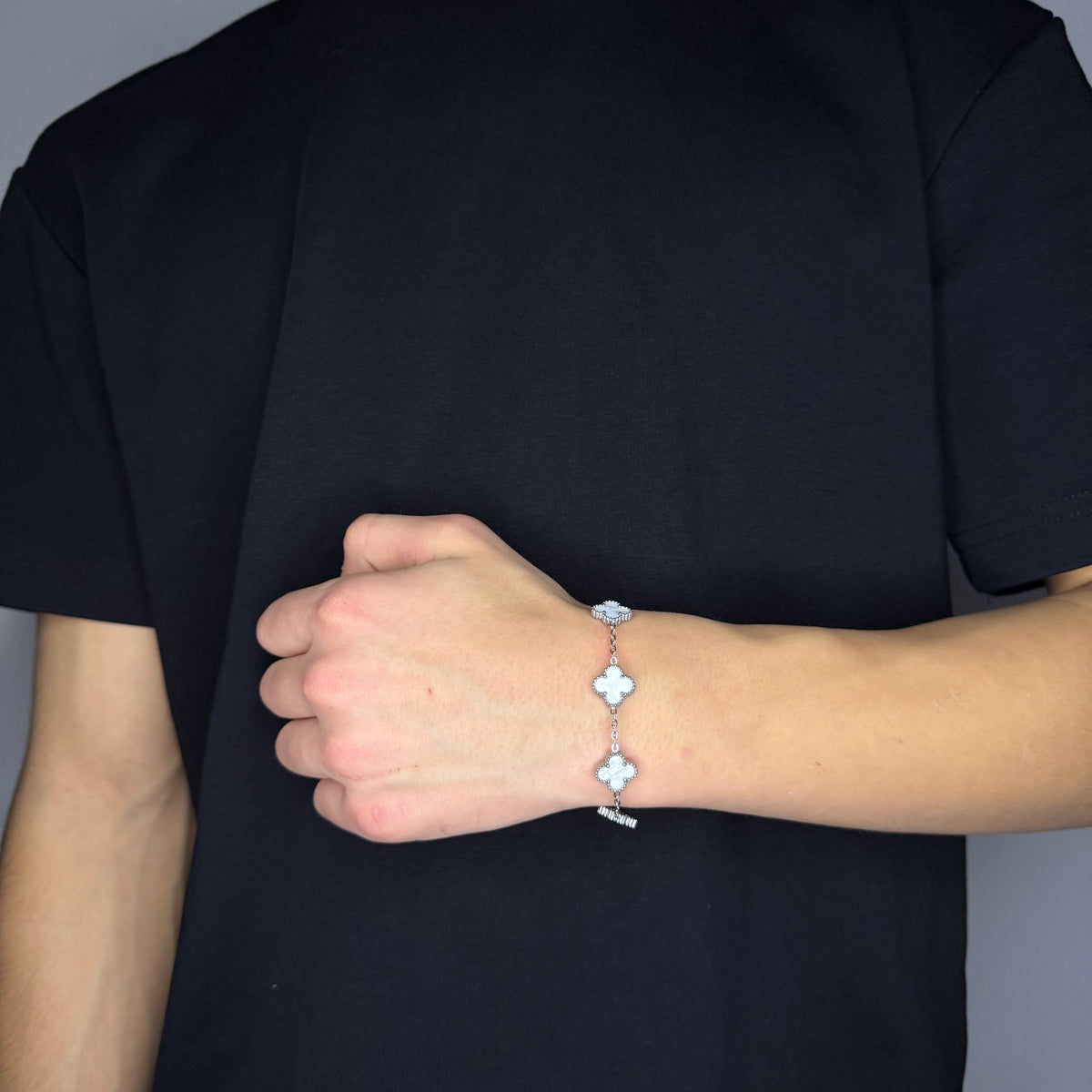 KLAVER ARMBAND. - ZILVER WIT