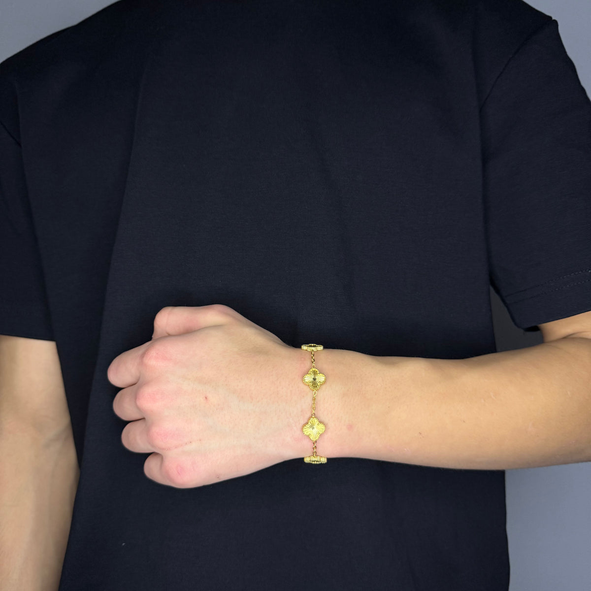 KLAVER ARMBAND. - GOUD